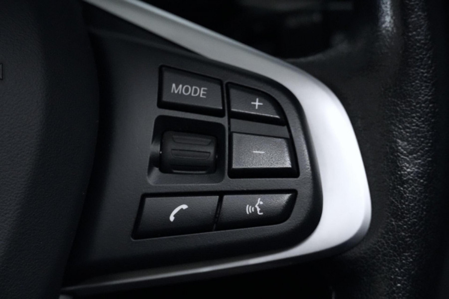 BMW X1 sDrive18i Sport Line Facelift Automaat 140 PK | Pano-dak | CarPlay | Acc | Camera | Trekhaak | HUD | Sfeer | Led | Pdc |