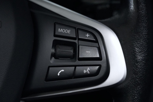 BMW X1 sDrive18i Sport Line Facelift Automaat 140 PK | Pano-dak | CarPlay | Acc | Camera | Trekhaak | HUD | Sfeer | Led | Pdc |