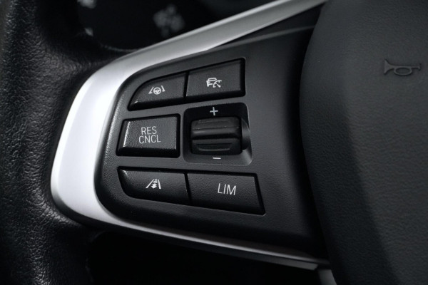 BMW X1 sDrive18i Sport Line Facelift Automaat 140 PK | Pano-dak | CarPlay | Acc | Camera | Trekhaak | HUD | Sfeer | Led | Pdc |