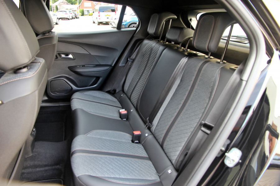 Peugeot 2008 1.2 PureTech 130 Allure | ACC | 360 | Carplay | Keyless