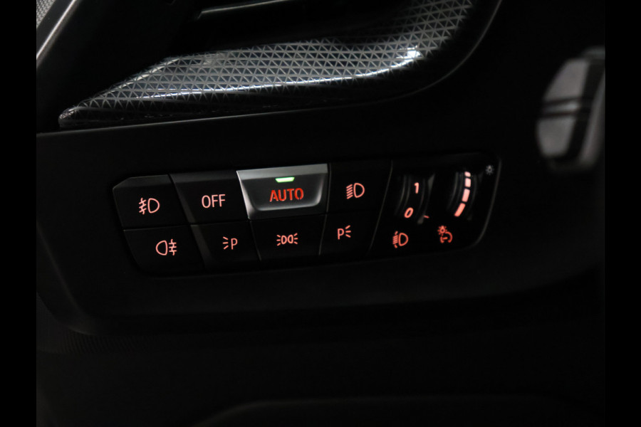 BMW 1-serie 118i Executive [APPLE CARPLAY, ANDROID AUTO, MEMORY SEAT, KEYLESS ENTRY, CAMERA, LEDER, CRUISE CONTROL, NIEUWSTAAT]