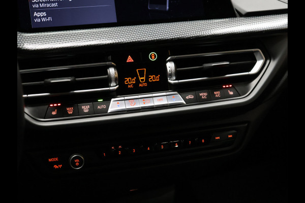 BMW 1-serie 118i Executive [APPLE CARPLAY, ANDROID AUTO, MEMORY SEAT, KEYLESS ENTRY, CAMERA, LEDER, CRUISE CONTROL, NIEUWSTAAT]