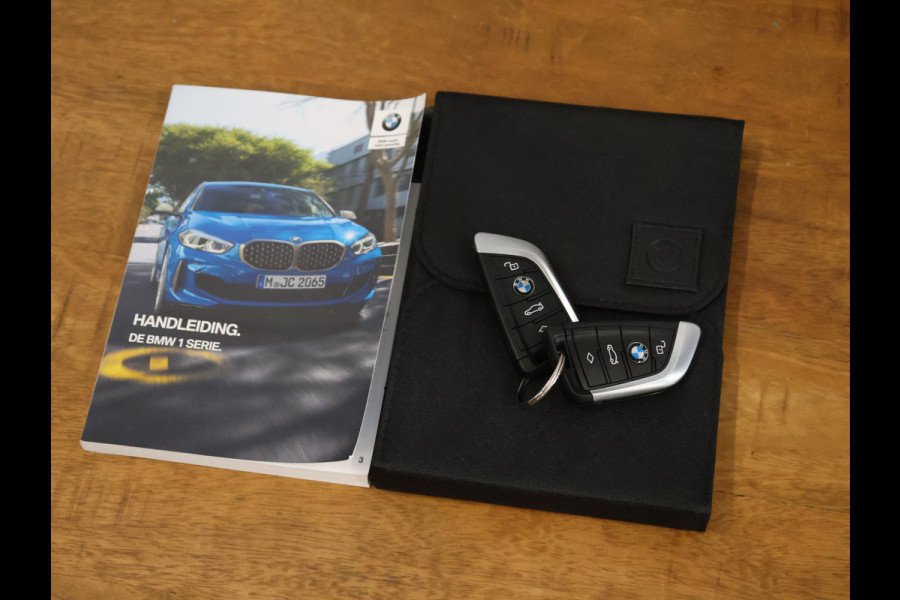 BMW 1-serie 118i Executive [APPLE CARPLAY, ANDROID AUTO, MEMORY SEAT, KEYLESS ENTRY, CAMERA, LEDER, CRUISE CONTROL, NIEUWSTAAT]