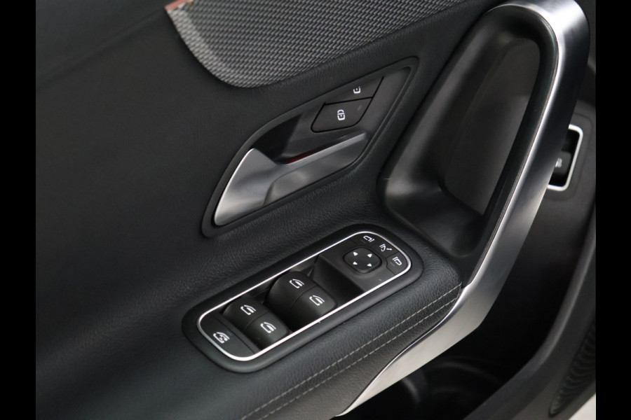 Mercedes-Benz A-Klasse 250 e Business Solution Luxury Limited [SCHUIFKANTELDAK, SFEERVERLICHTING, MEMORY, ELEKTRISCHE STOELEN, CAMERA, LEDER, NIEUWSTAAT]