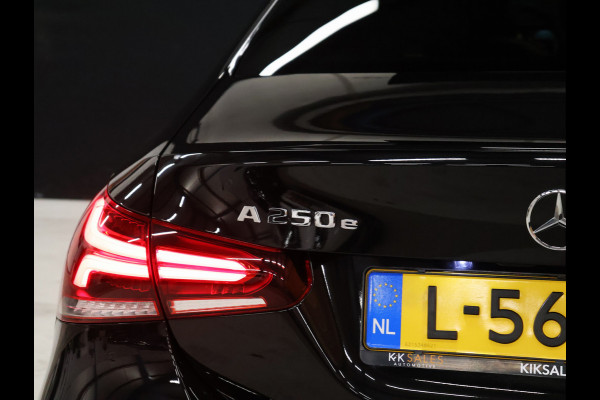 Mercedes-Benz A-Klasse 250 e Business Solution Luxury Limited [SCHUIFKANTELDAK, SFEERVERLICHTING, MEMORY, ELEKTRISCHE STOELEN, CAMERA, LEDER, NIEUWSTAAT]