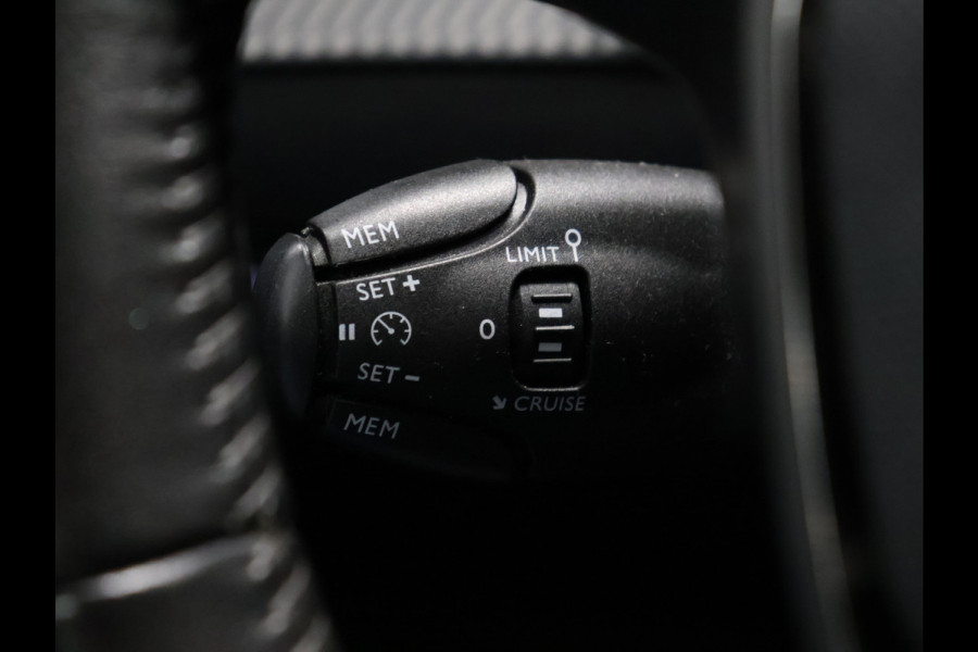 Peugeot 208 1.2 PureTech Blue Lease Active [TREKHAAK, APPLE CARPLAY, ANDROID AUTO, NAVIGATIE, PARKEERSENSOR, CRUISE CONTROL, NIEUWSTAAT]