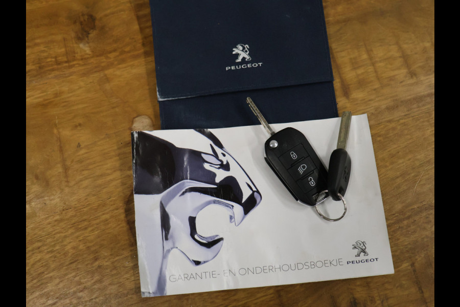 Peugeot 208 1.2 PureTech Blue Lease Active [TREKHAAK, APPLE CARPLAY, ANDROID AUTO, NAVIGATIE, PARKEERSENSOR, CRUISE CONTROL, NIEUWSTAAT]