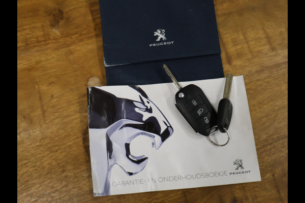 Peugeot 208 1.2 PureTech Blue Lease Active [TREKHAAK, APPLE CARPLAY, ANDROID AUTO, NAVIGATIE, PARKEERSENSOR, CRUISE CONTROL, NIEUWSTAAT]