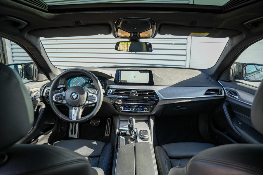 BMW 5 Serie 540i Executive M-Pakket Panodak Leer HUD Keyless Camera ACC