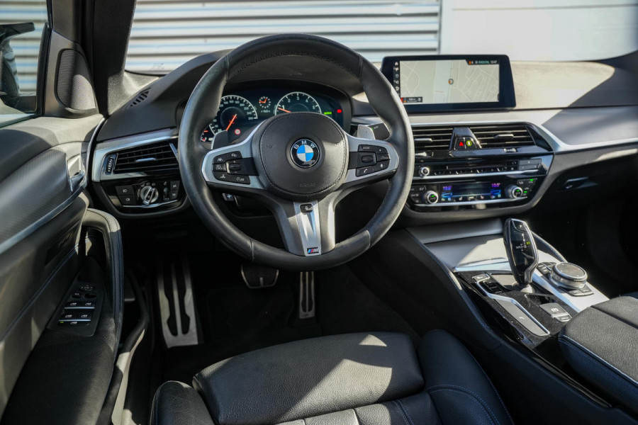 BMW 5 Serie 540i Executive M-Pakket Panodak Leer HUD Keyless Camera ACC