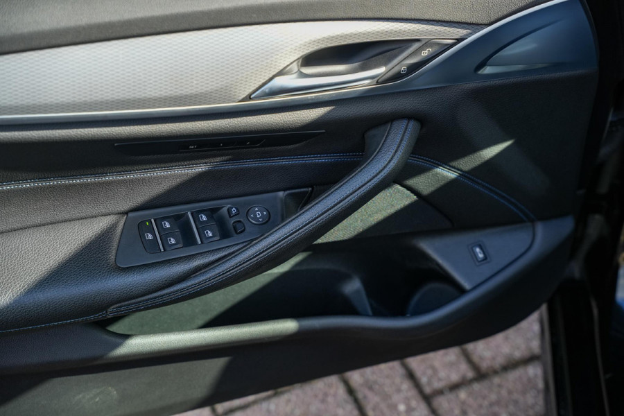 BMW 5 Serie 540i Executive M-Pakket Panodak Leer HUD Keyless Camera ACC
