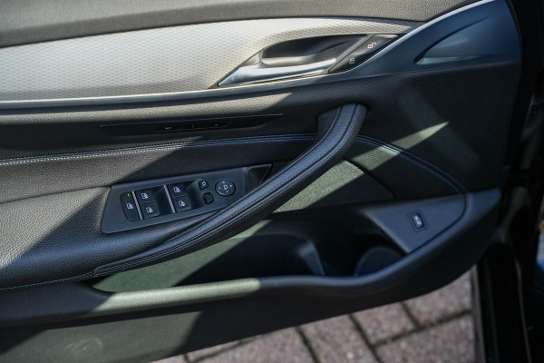 BMW 5 Serie 540i Executive M-Pakket Panodak Leer HUD Keyless Camera ACC