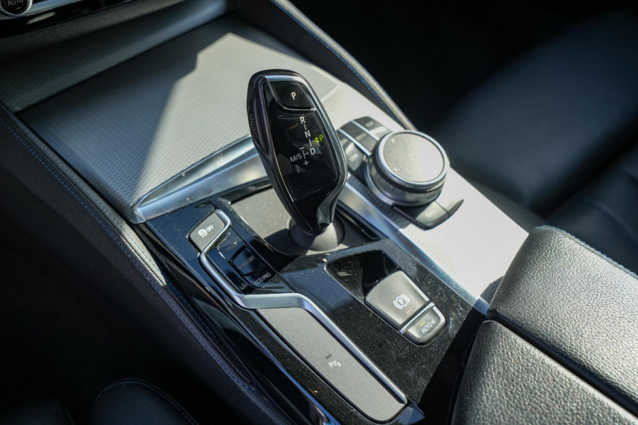 BMW 5 Serie 540i Executive M-Pakket Panodak Leer HUD Keyless Camera ACC