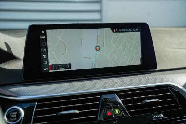 BMW 5 Serie 540i Executive M-Pakket Panodak Leer HUD Keyless Camera ACC