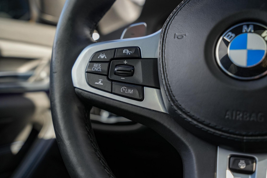 BMW 5 Serie 540i Executive M-Pakket Panodak Leer HUD Keyless Camera ACC