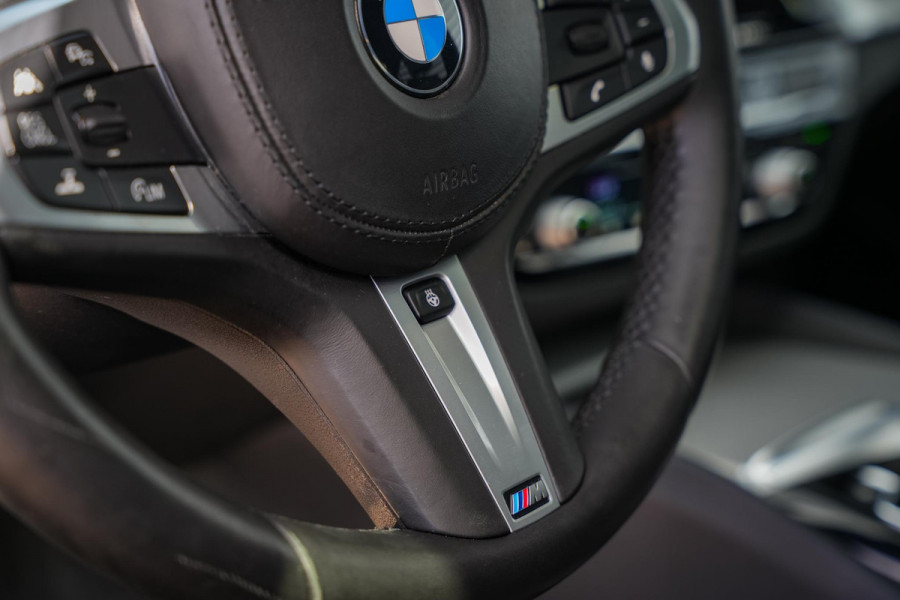 BMW 5 Serie 540i Executive M-Pakket Panodak Leer HUD Keyless Camera ACC