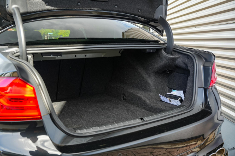 BMW 5 Serie 540i Executive M-Pakket Panodak Leer HUD Keyless Camera ACC
