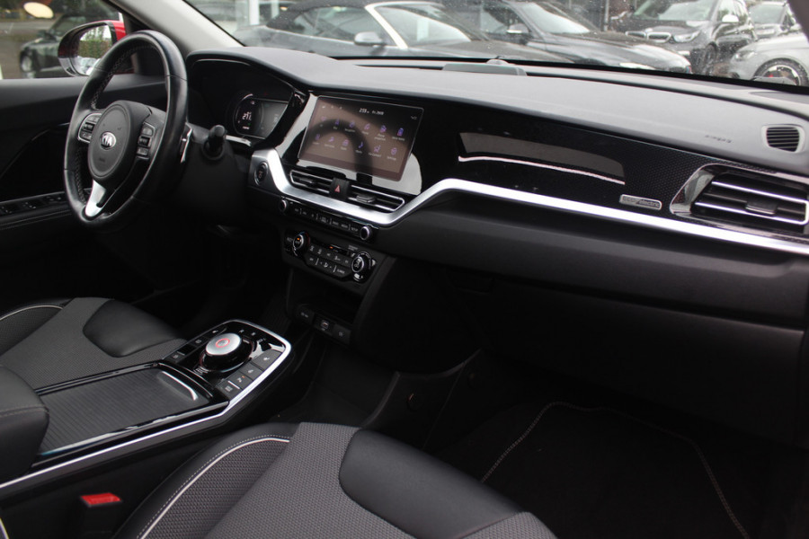 Kia e-Niro DynamicPlusLine 64 kWh 61.834 km 1e Eigenaar Nl Auto! / Camera / Schuifdak / Leder / Keyless / Navigatie / Dodehoek / DAB / Cruise Control