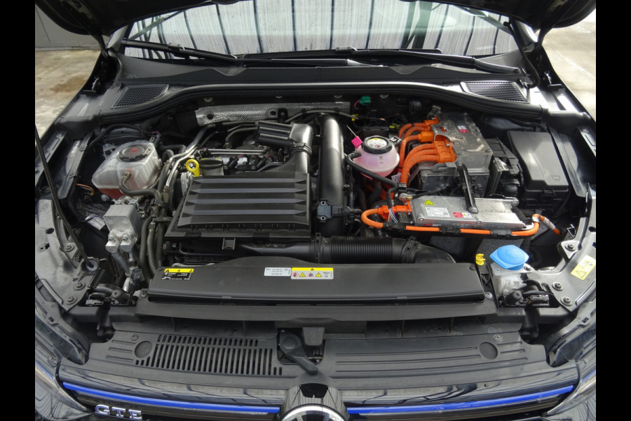 Volkswagen Golf 1.4 eHybrid GTE * PANORAMADAK * 18 INCH * IQ LIGHT !!