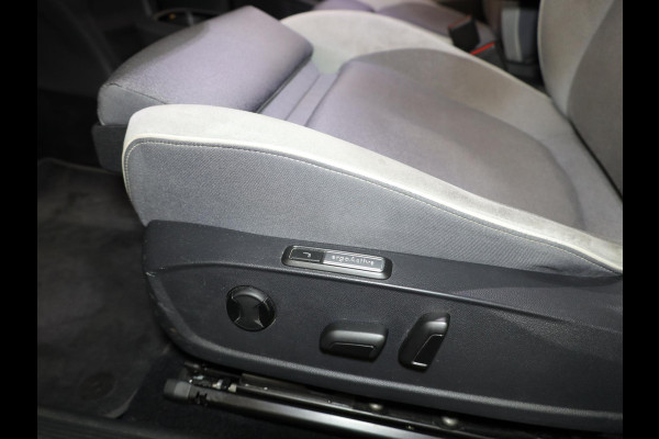 Volkswagen ID.3 First Max 58 kWh 204pk | Navigatie | Parkeersensoren | Keyless | Led Matrix | Camera | Electr.verstelbare voorstoelen