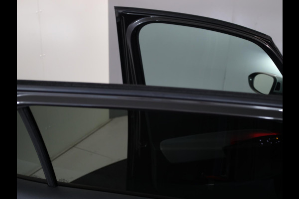 Volkswagen ID.3 First Max 58 kWh 204pk | Navigatie | Parkeersensoren | Keyless | Led Matrix | Camera | Electr.verstelbare voorstoelen