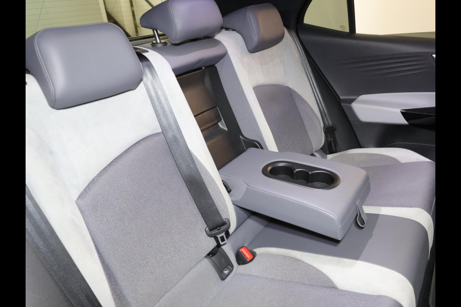 Volkswagen ID.3 First Max 58 kWh 204pk | Navigatie | Parkeersensoren | Keyless | Led Matrix | Camera | Electr.verstelbare voorstoelen