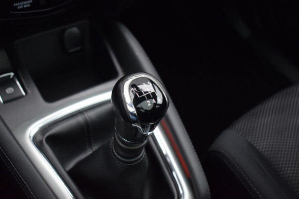 Nissan QASHQAI 1.6 N-Connecta | Trekhaak | Pano | Camera | Navi | Climate