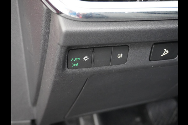 Škoda ENYAQ iV 60 180pk Apple Carplay Android Trekh. Camera Navi Led Lmv 19" PDC 3-zone-Ecc Cruise Control Stoel+Bank-Verwarmd Keyless Rijstrooksensor Virtual Cockpit Bluetooth Park-assist memory Connected services 1e Eigenaar Nieuwprijs €48.450,- Trekgewicht 1.000kg Accu-Garantie tot 13-02-2031 /160.000km Škoda ENYAQ iV 60 180pk Apple Carplay Android Trekh. Camera Navi Led Lmv 19" PDC 3-zone-Ecc Cruise Control Stoel+Bank-Verwarmd Keyless Rijstrooksensor Virtual Cockpit Bluetooth Park-assist memory Connected services 1e Eigenaar Nieuwprijs €48.450,- Trekgewicht 1.000kg Accu-Garantie tot 13-02-2031 /160.000km