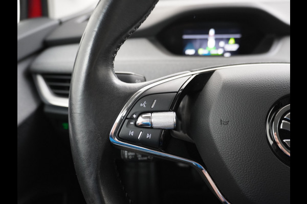 Škoda ENYAQ iV 60 180pk Apple Carplay Android Trekh. Camera Navi Led Lmv 19" PDC 3-zone-Ecc Cruise Control Stoel+Bank-Verwarmd Keyless Rijstrooksensor Virtual Cockpit Bluetooth Park-assist memory Connected services 1e Eigenaar Nieuwprijs €48.450,- Trekgewicht 1.000kg Accu-Garantie tot 13-02-2031 /160.000km Škoda ENYAQ iV 60 180pk Apple Carplay Android Trekh. Camera Navi Led Lmv 19" PDC 3-zone-Ecc Cruise Control Stoel+Bank-Verwarmd Keyless Rijstrooksensor Virtual Cockpit Bluetooth Park-assist memory Connected services 1e Eigenaar Nieuwprijs €48.450,- Trekgewicht 1.000kg Accu-Garantie tot 13-02-2031 /160.000km