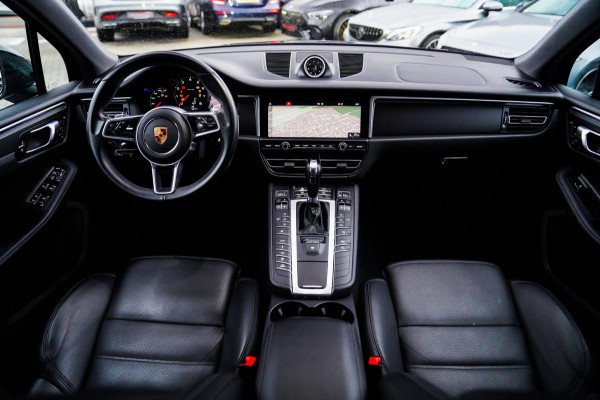 Porsche Macan 2.0 | Sport Chrono | Origineel NL | Panorama | Full option | Lane Assist | Sportstoelen| Luchtvering
