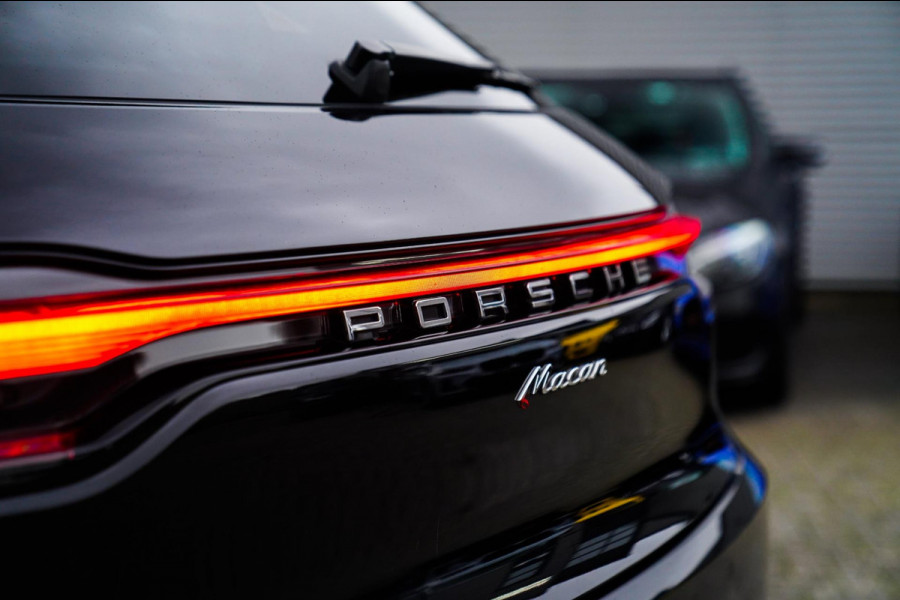 Porsche Macan 2.0 | Sport Chrono | Origineel NL | Panorama | Full option | Lane Assist | Sportstoelen| Luchtvering