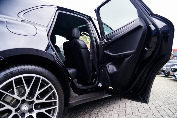 Porsche Macan 2.0 | Sport Chrono | Origineel NL | Panorama | Full option | Lane Assist | Sportstoelen| Luchtvering