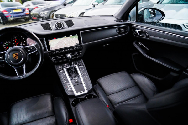 Porsche Macan 2.0 | Sport Chrono | Origineel NL | Panorama | Full option | Lane Assist | Sportstoelen| Luchtvering
