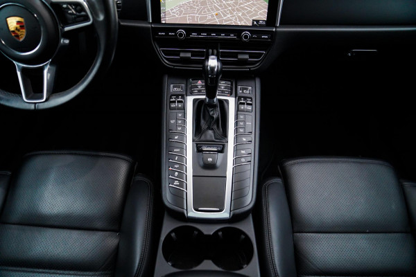 Porsche Macan 2.0 | Sport Chrono | Origineel NL | Panorama | Full option | Lane Assist | Sportstoelen| Luchtvering