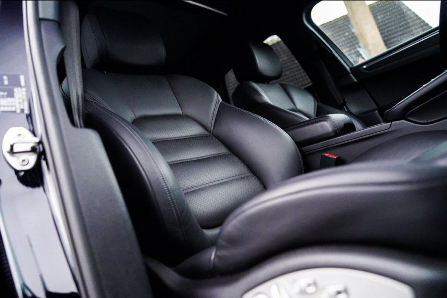 Porsche Macan 2.0 | Sport Chrono | Origineel NL | Panorama | Full option | Lane Assist | Sportstoelen| Luchtvering