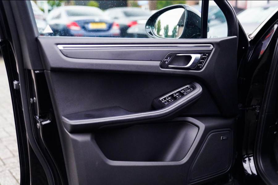 Porsche Macan 2.0 | Sport Chrono | Origineel NL | Panorama | Full option | Lane Assist | Sportstoelen| Luchtvering