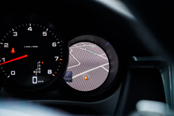 Porsche Macan 2.0 | Sport Chrono | Origineel NL | Panorama | Full option | Lane Assist | Sportstoelen| Luchtvering