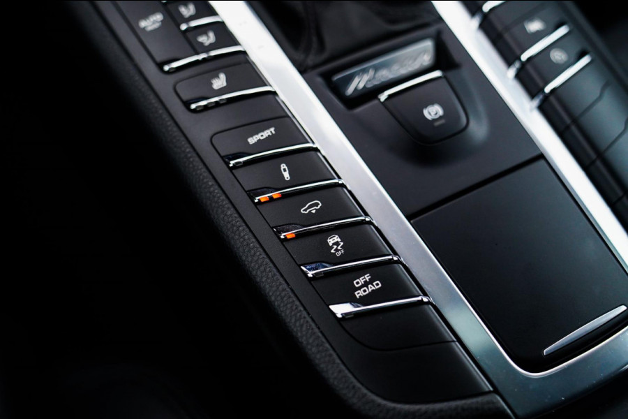 Porsche Macan 2.0 | Sport Chrono | Origineel NL | Panorama | Full option | Lane Assist | Sportstoelen| Luchtvering