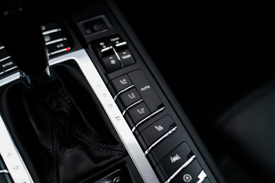 Porsche Macan 2.0 | Sport Chrono | Origineel NL | Panorama | Full option | Lane Assist | Sportstoelen| Luchtvering