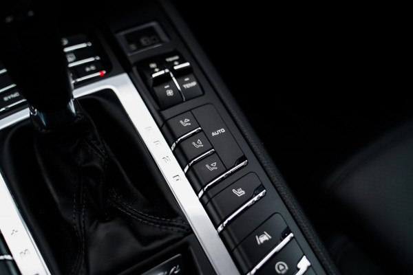 Porsche Macan 2.0 | Sport Chrono | Origineel NL | Panorama | Full option | Lane Assist | Sportstoelen| Luchtvering