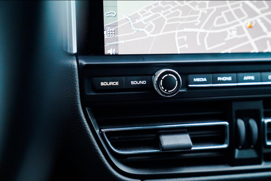 Porsche Macan 2.0 | Sport Chrono | Origineel NL | Panorama | Full option | Lane Assist | Sportstoelen| Luchtvering