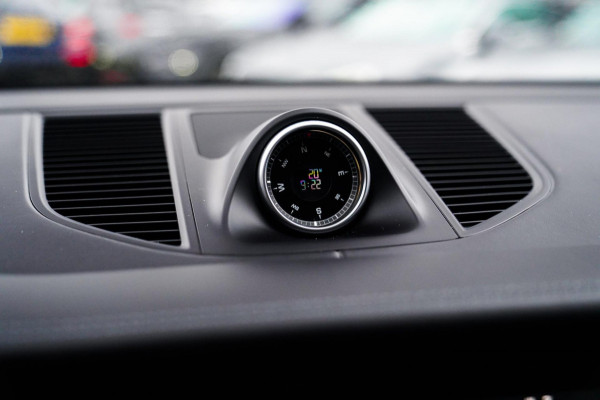 Porsche Macan 2.0 | Sport Chrono | Origineel NL | Panorama | Full option | Lane Assist | Sportstoelen| Luchtvering