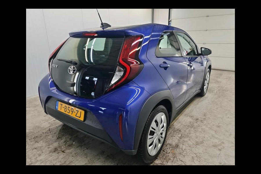 Toyota Aygo X 1.0 VVT-i | 73 PK | MT Play | Achteruitrijcamera | *Word verwacht*