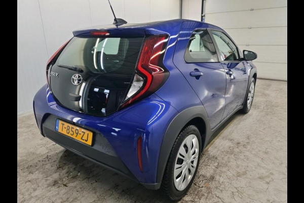 Toyota Aygo X 1.0 VVT-i | 73 PK | MT Play | Achteruitrijcamera | *Word verwacht*