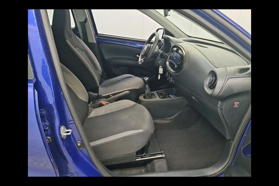 Toyota Aygo X 1.0 VVT-i | 73 PK | MT Play | Achteruitrijcamera | *Word verwacht*