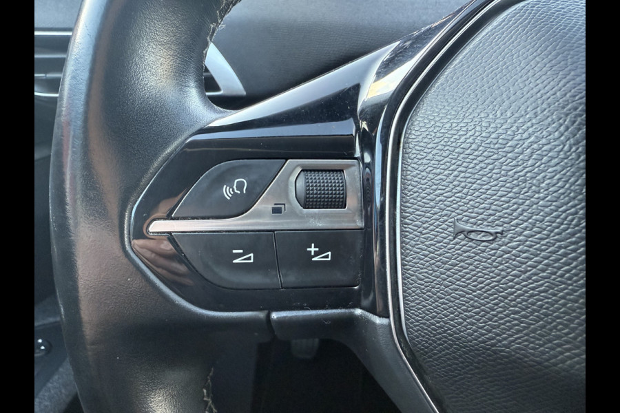 Peugeot 5008 1.2 PureTech | 130 PK | Blue Lease Executive | Navigatie | Climate Control | Trekhaak |
