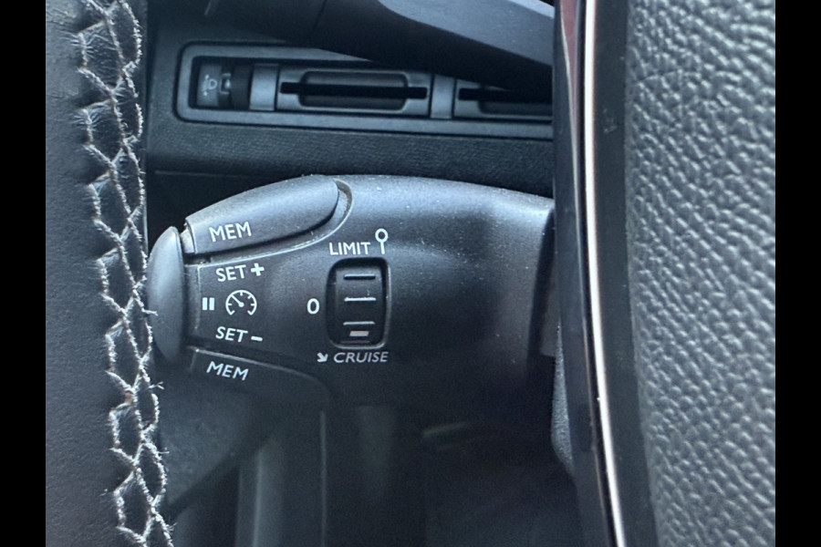 Peugeot 5008 1.2 PureTech | 130 PK | Blue Lease Executive | Navigatie | Climate Control | Trekhaak |