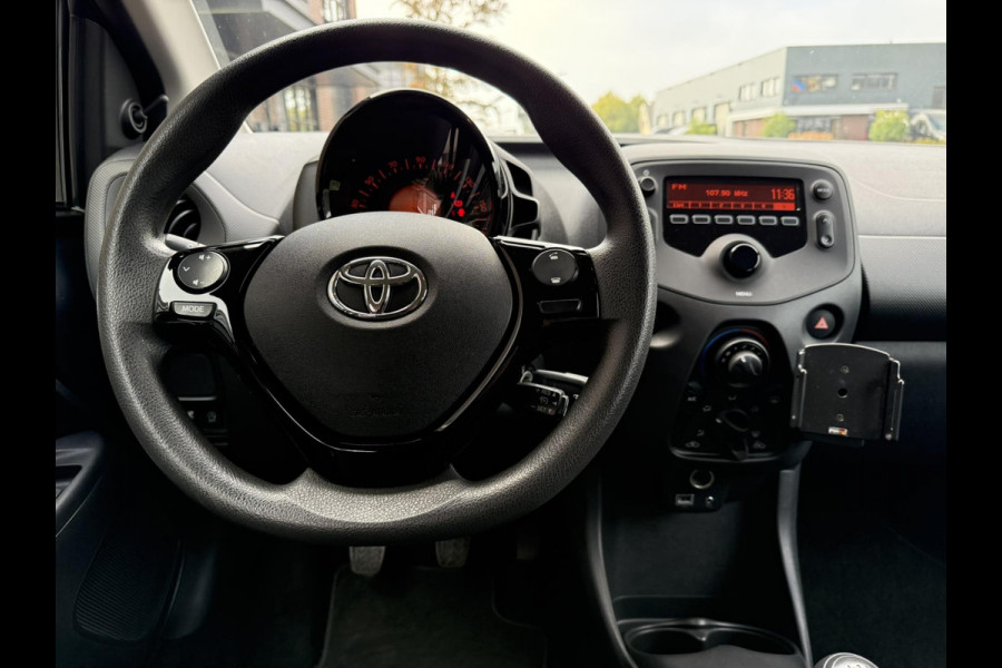 Toyota Aygo 1.0 VVT-i x-fun / 1e Eigenaar / ALL-Season banden / Airco + Elek-Pakket / BlueTooth / NED-AYGO