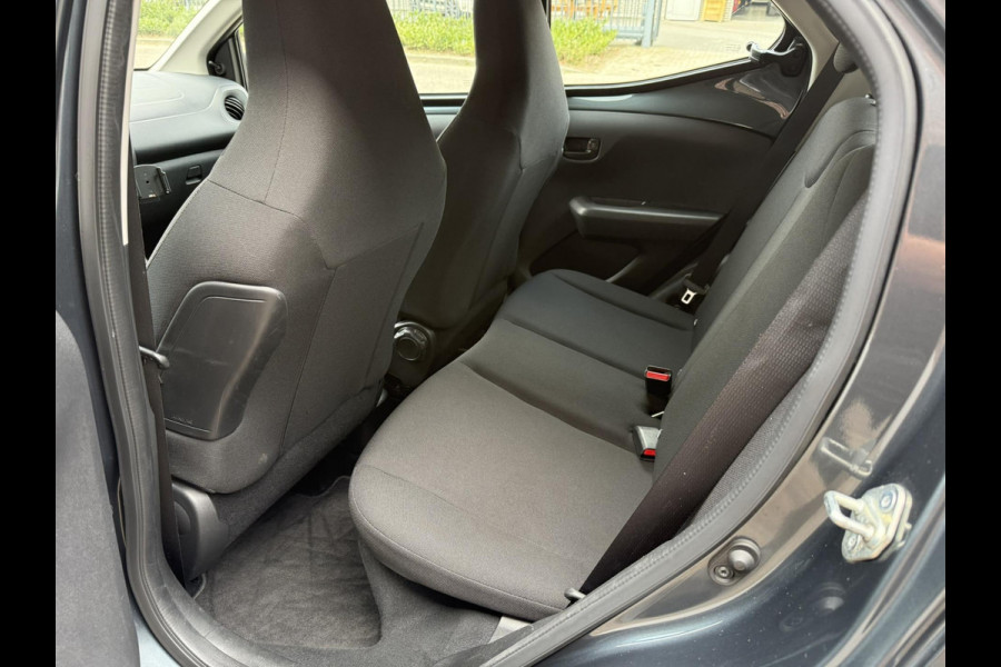 Toyota Aygo 1.0 VVT-i x-fun / 1e Eigenaar / ALL-Season banden / Airco + Elek-Pakket / BlueTooth / NED-AYGO