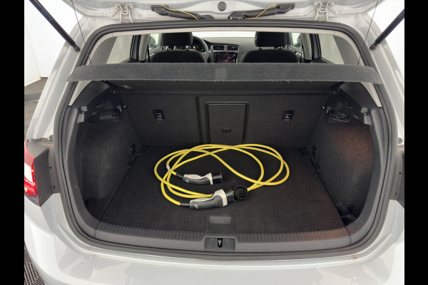 Volkswagen e-Golf {SOH-90%} Aut. *ADAPTIVE-CRUISE | FULL-LED | NAVI-FULLMAP | COMFORT-SEATS | ECC | PRIVACY-GLASS | PARKPILOT | CCS-FASTLOADER | 16''ALU*